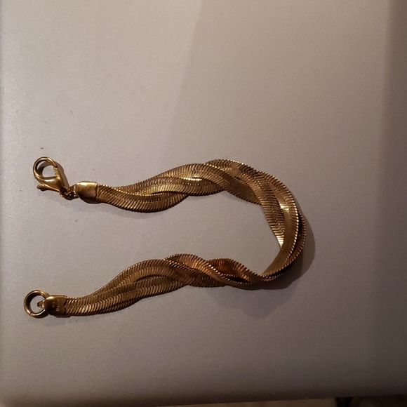 Avon Gold tone bracelet. - Picture 2 of 2